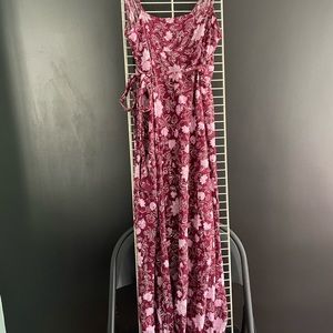 Long, cross tie, summer dress.